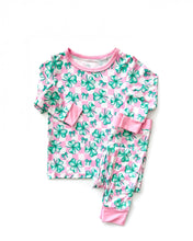 Load image into Gallery viewer, Bamboo Two Piece Set | Shamrock &amp; Bows