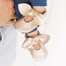 Load image into Gallery viewer, Platinum Knotted Bow Baby Shoe