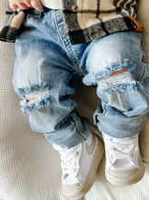 Load image into Gallery viewer, Relaxed Fit Distressed Denim