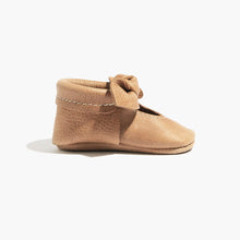 Load image into Gallery viewer, Weathered Brown Knotted Bow Baby Shoe