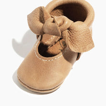 Load image into Gallery viewer, Weathered Brown Knotted Bow Baby Shoe