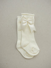 Load image into Gallery viewer, Mebie High Rise Bow Socks