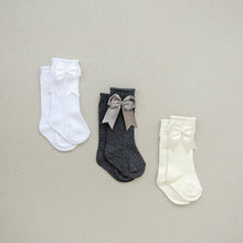 Load image into Gallery viewer, Mebie High Rise Bow Socks