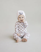 Load image into Gallery viewer, Smiley Beanie | White